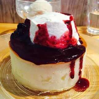 練乳ミルクの白 ～長野産ブルーベリーで～(Parlor Vinefru 銀座)