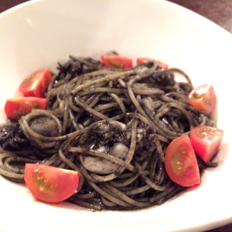 アオリイカのイカスミソース(オステリア カルドゥッチョ ワイン酒場)