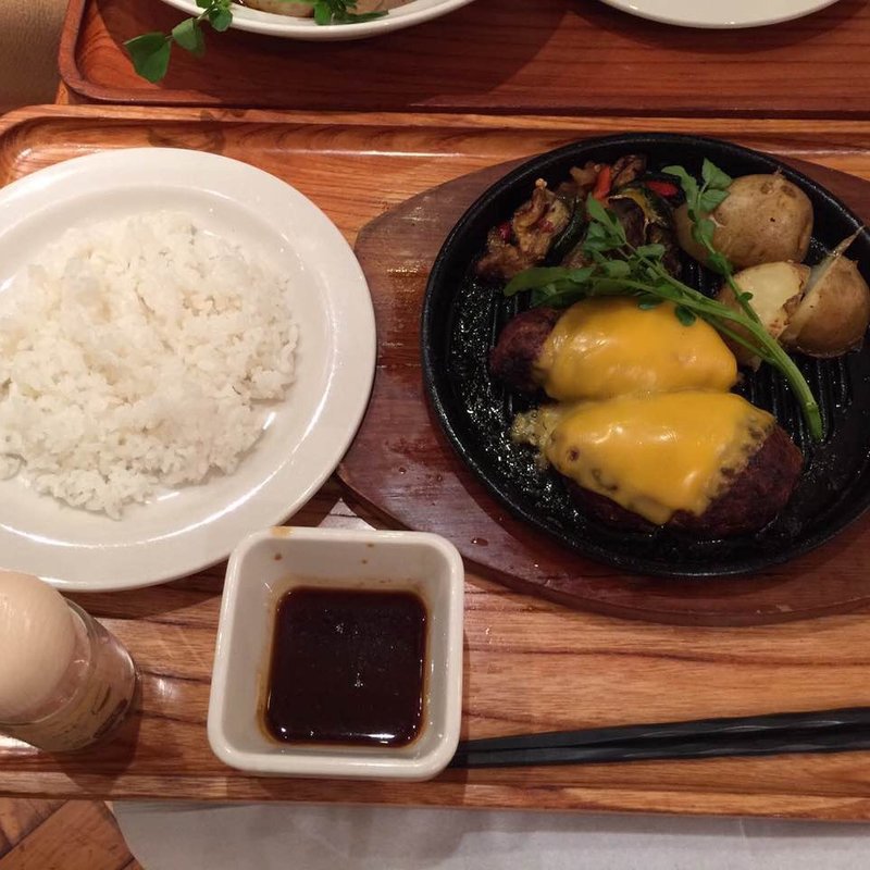 ハンバーグステーキレギュラーセット180g　(いしがまやハンバーグ アトレ吉祥寺店)