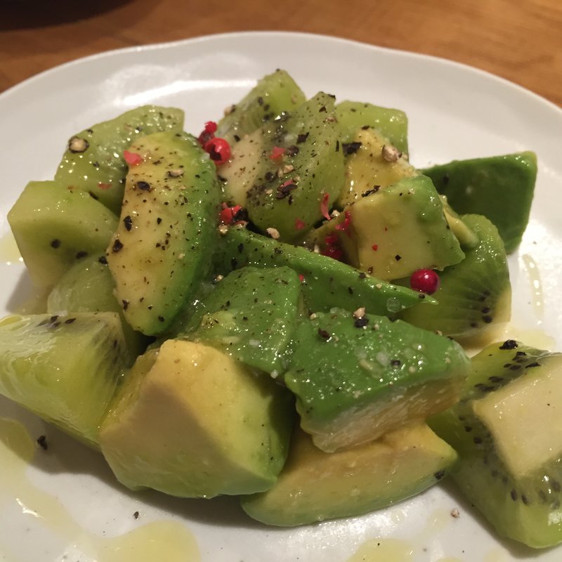 アボカドとキュウイのサラダ(さんさん)