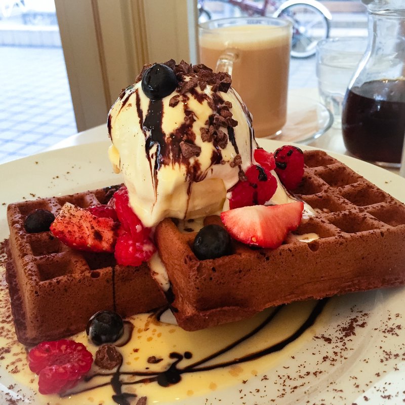  季節のフルーツ&ホイップクリーム&アイスクリーム