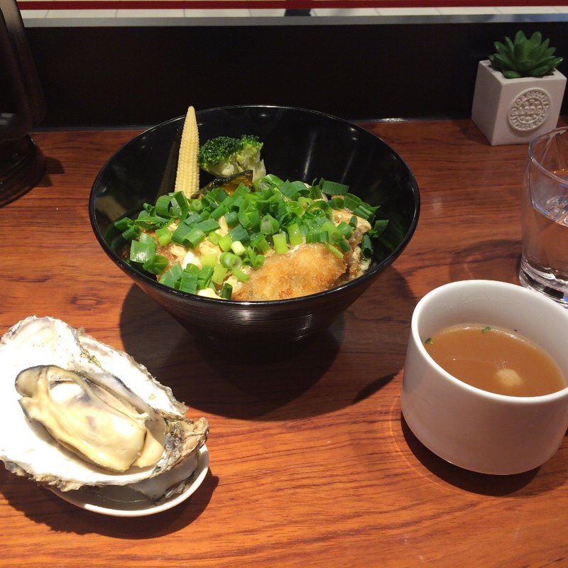 カキカツボウル  中(シェル フィッシュ キッチン カイヤ （SHELL FISH KITCHEN KAIYA）)