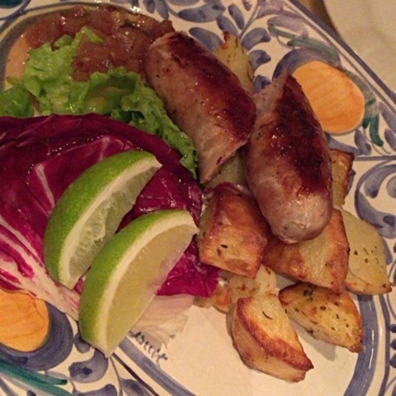 自家製ソーセージと赤玉葱のカサレッチェ　フレッシュトマトソース(カンティーナ シチリアーナ トゥットイル マーレ)