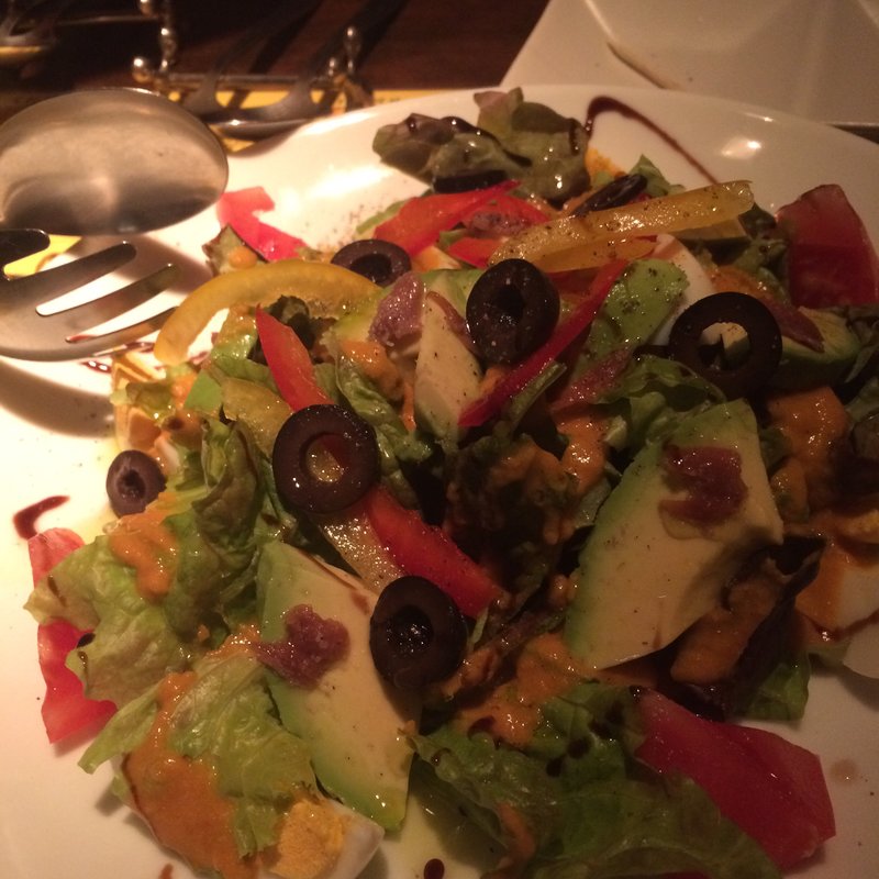 アボカドアンチョビのミックスサラダ(スペインバル ヴィータ)