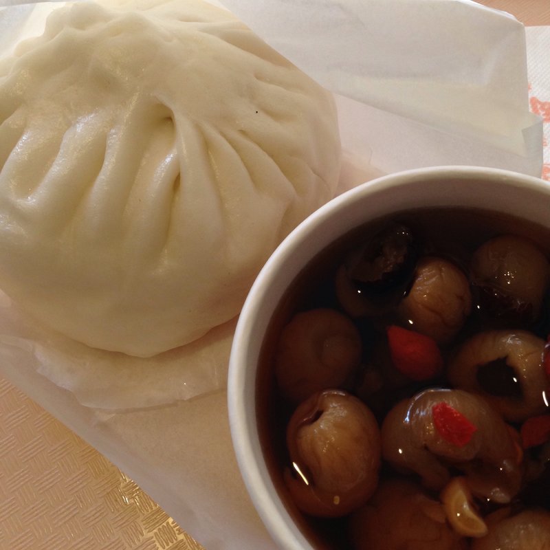 肉まんと薬膳スープ(同發新館売店)