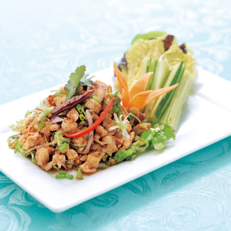 ラム肉とハーブのスパイシー炒め(バンコクキッチン 有楽町店)