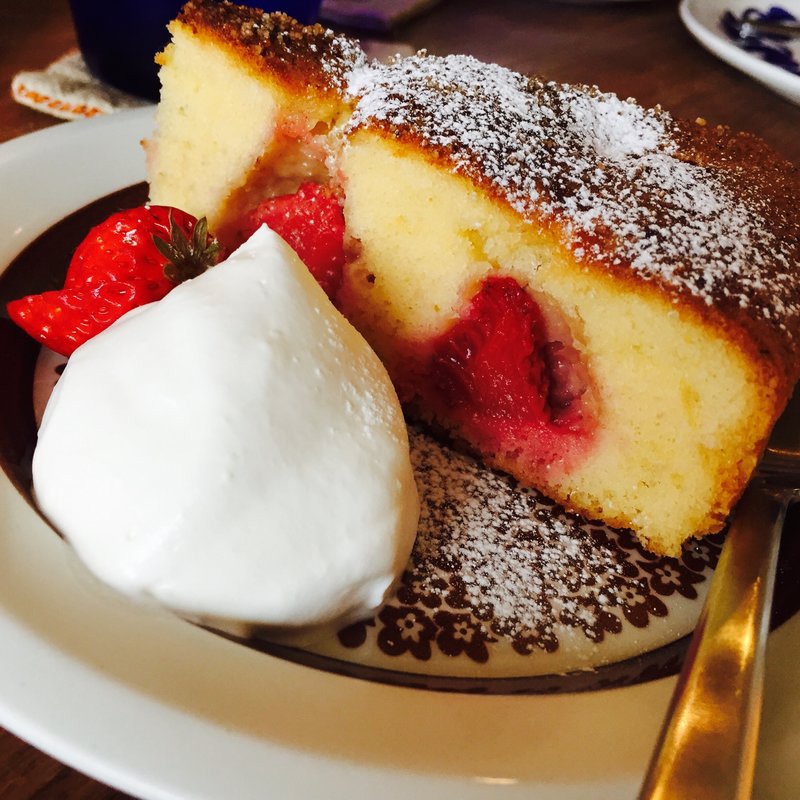 季節のケーキとエスプレッソブレンドコーヒー(KUPPI)