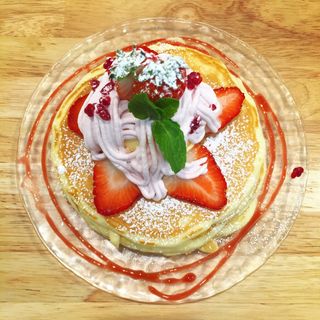 苺づくしのパンケーキ(季節限定)(ミツバチ キッチン （38 mitsubachi Kitchen）)