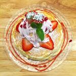 苺づくしのパンケーキ(季節限定)(ミツバチ キッチン （38 mitsubachi Kitchen）)