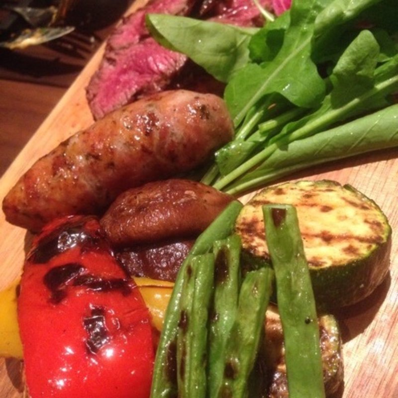 自家製サルシッチャ豚肩ロース牛ハラミの炭火焼き(Trattoria Ciaoro（トラットリア・チャオロ）)