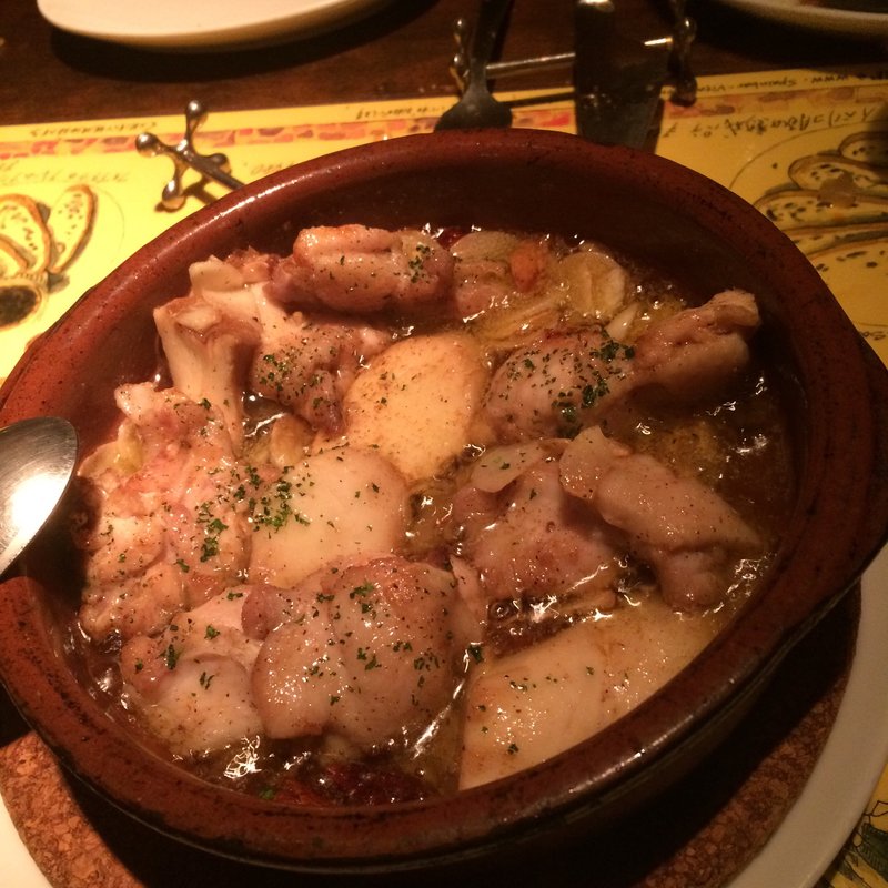 鶏とエリンギの辛いアヒージョ(スペインバル ヴィータ)