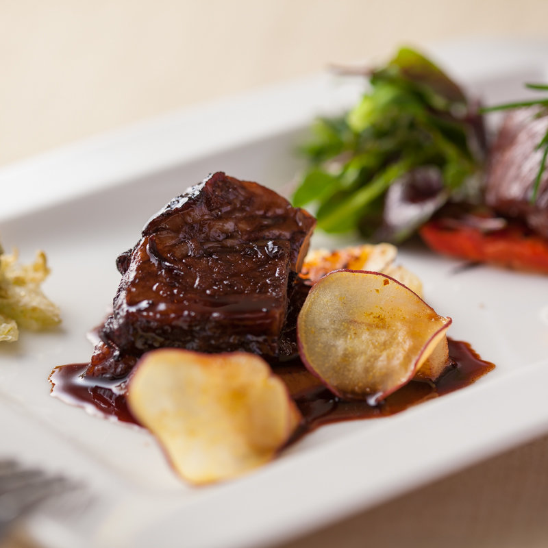 和牛の赤ワイン煮込み(サーラカリーナ福岡店)