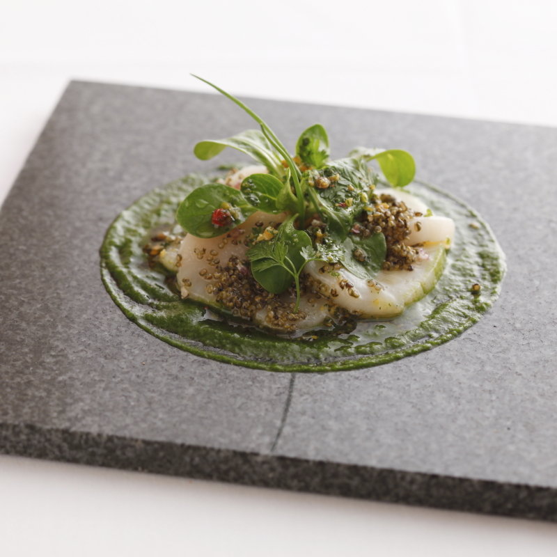 鮮魚のカルパッチョ　バジルソース(L’Atlas)