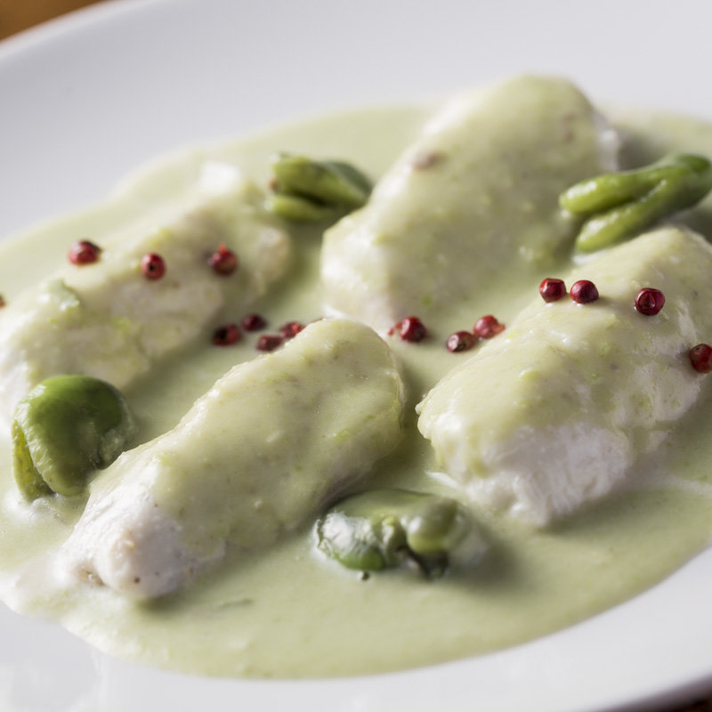 白身のポワレ　蚕豆ソース(カジュアルダイニングムラカミ)