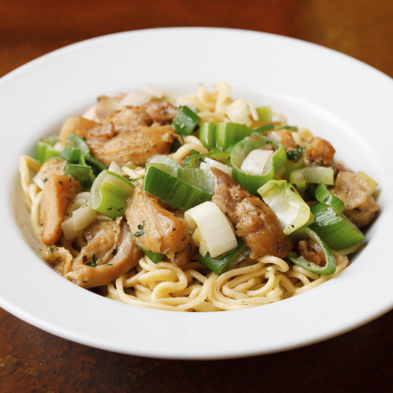 チキングリルのパスタ(TEIEN TOKYO)