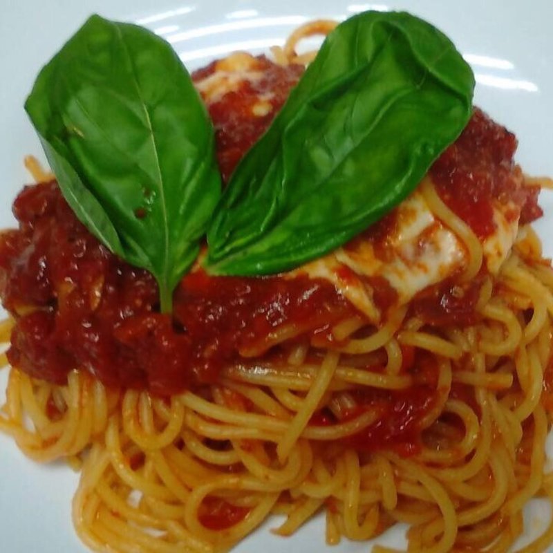 モッツァレラ&バジルのトマトソースパスタ(island cafe & bar)