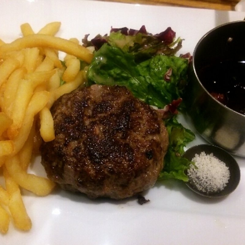 熟成肉の塩ハンバーグトリュフ塩とデミグラスソース添え(ビストロカフェ レディース&ジェントルメン （BISTRO CAFE LADIES & GENTLEMEN）)