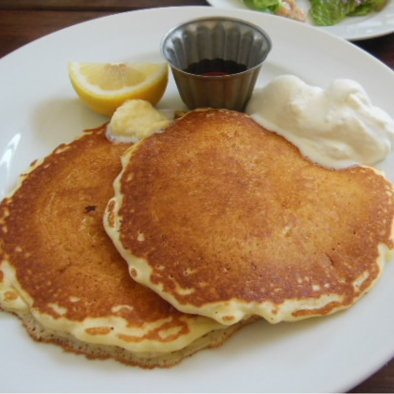 パンケーキセット（ランチメニュー）サラダ、ドリンク付き(GARDEN HOUSE Kamakura ガーデンハウス鎌倉)