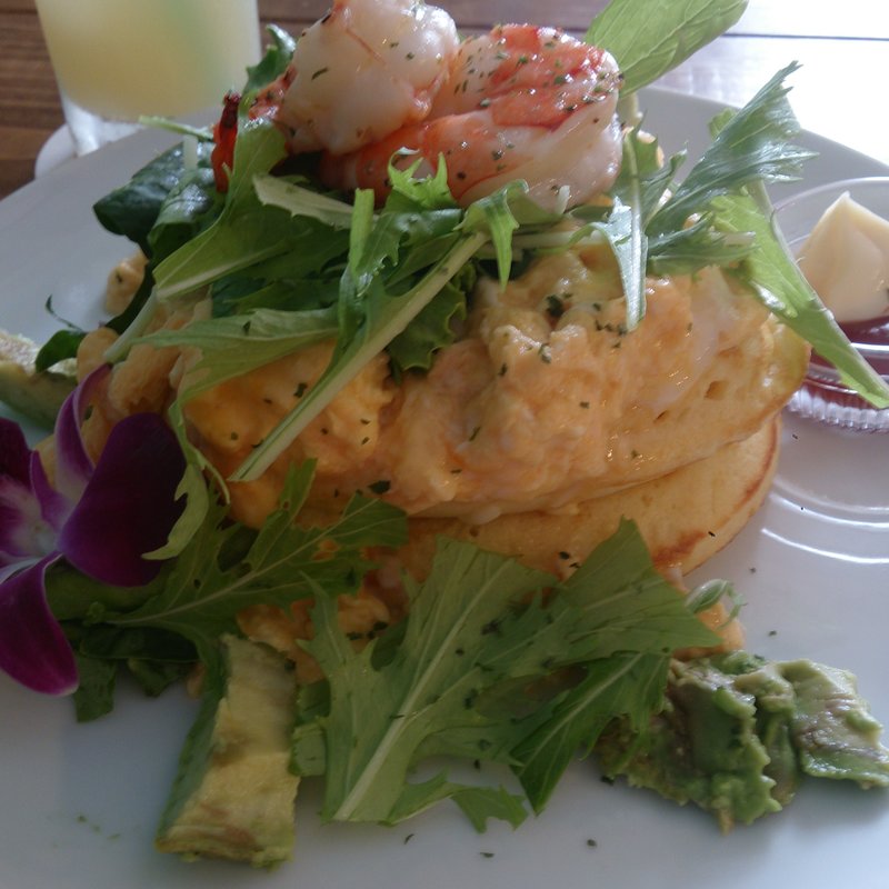 海老とアボカド　スクランブルエッグのパンケーキ(グリーンルームカフェ （Green room cafe）)