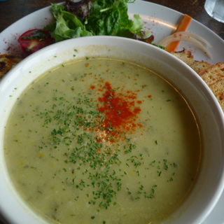 ズッキーニのクリーミースープ(Soups Yatsugatake)