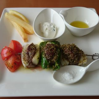 ギリシャ料理　スヴラキ･コース(レストラン　ティラ)