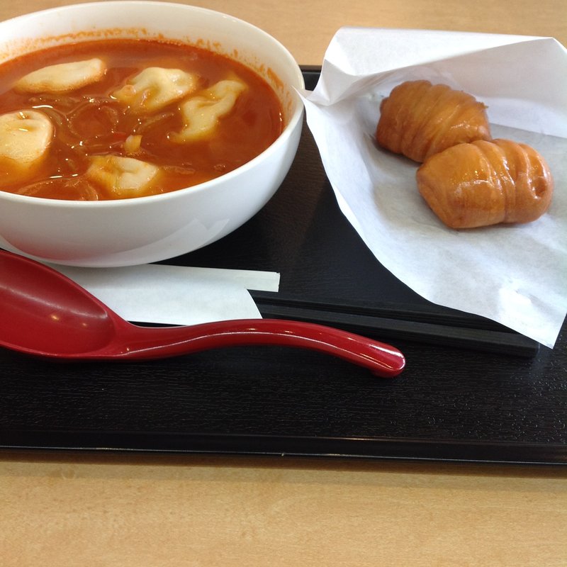 チーズ入り水餃子セット（トマトのピリ辛スープ）花巻つき(縁むすび)