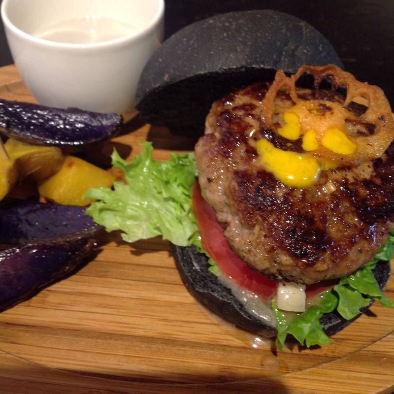 竹炭バーガーセット（ランチ）(Veggyの家)