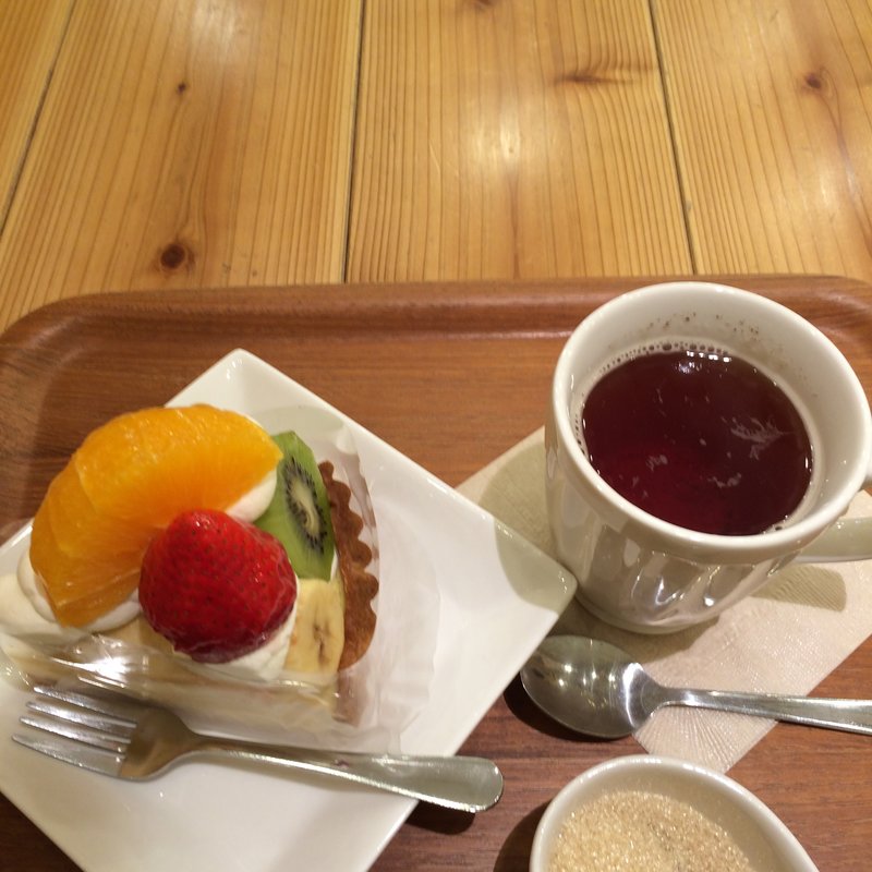 フルーツのタルト(アローツリーカラスマ)