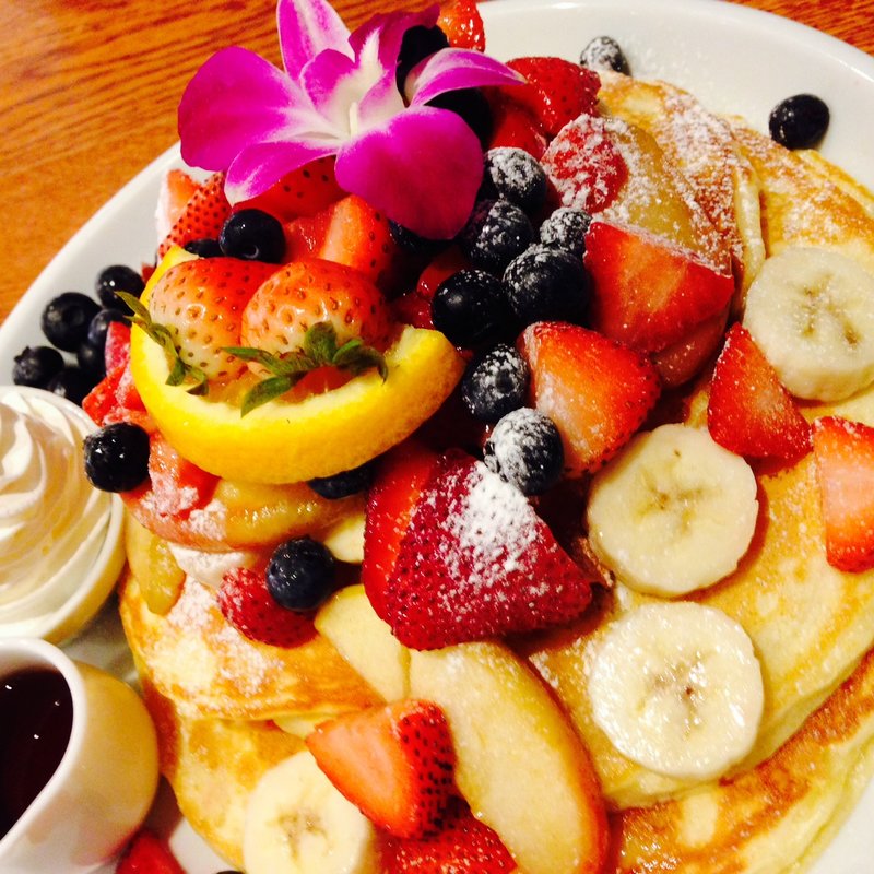 カイラ・オリジナル・パンケーキ(トッピング全部のせ)(カフェ・カイラ)