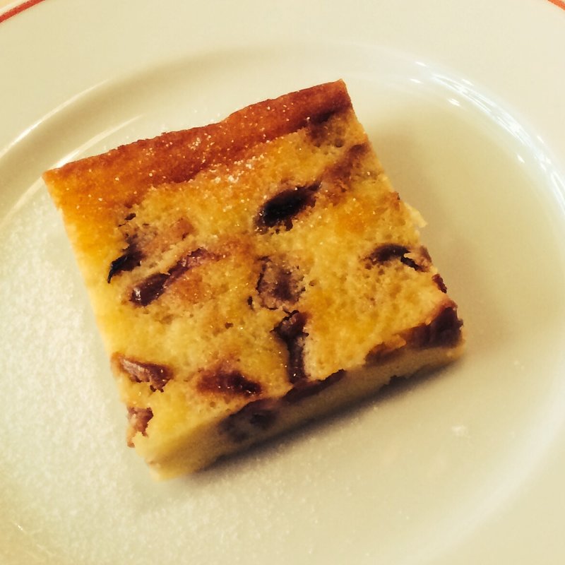 ドライフルーツのケーキ(パリのワイン食堂)