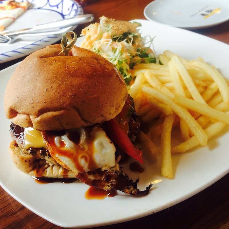 ふらのデリシャスバーガー(cafe 麦秋)