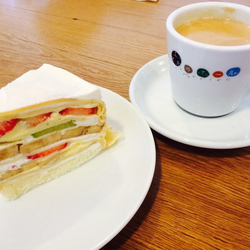 フルーツのミルクレープ(森のホール)