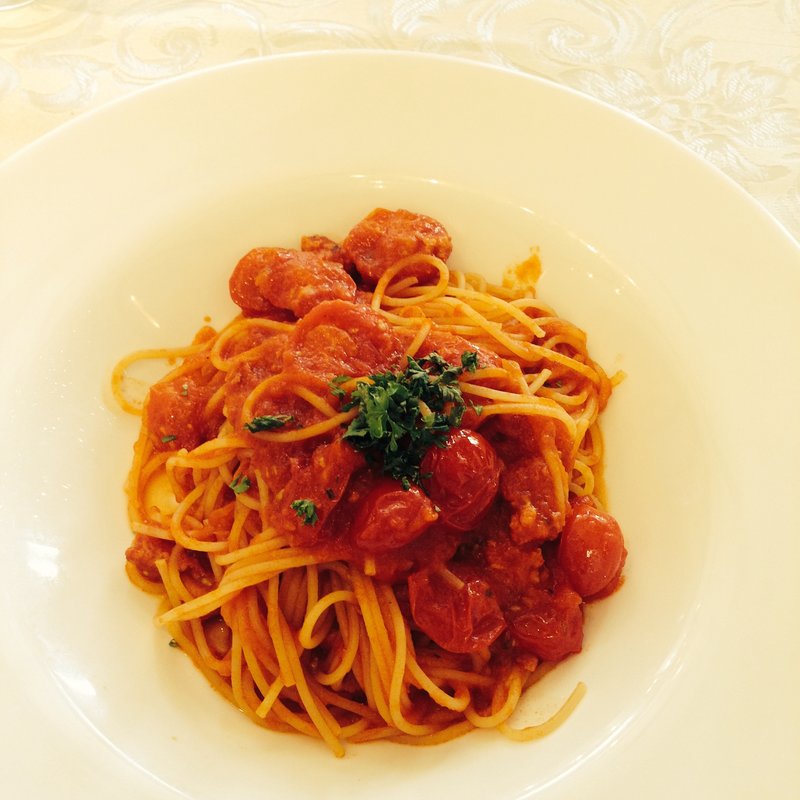 トマトとサルシッチャのパスタ(リストランテ・ベニーレベニーレ)