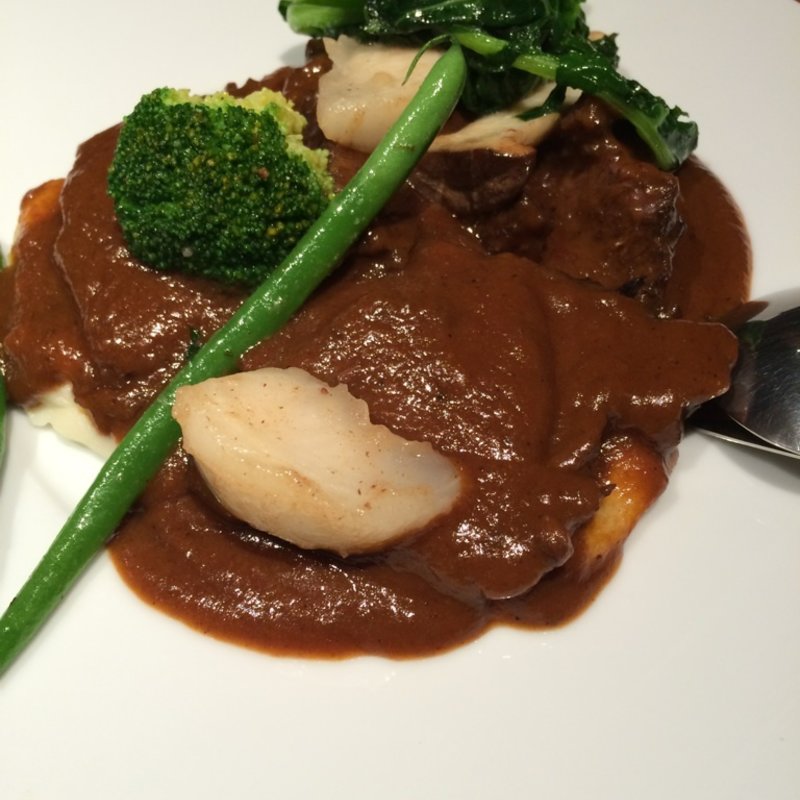 牛ほほ肉の赤ワイン煮込み(クッチーナイタリアーナ　ダ・クイ)