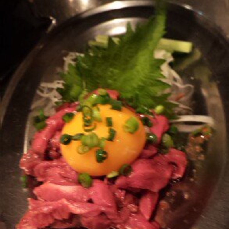 鹿肉のユッケ(焼ジビエ 罠 炭打 新橋 )