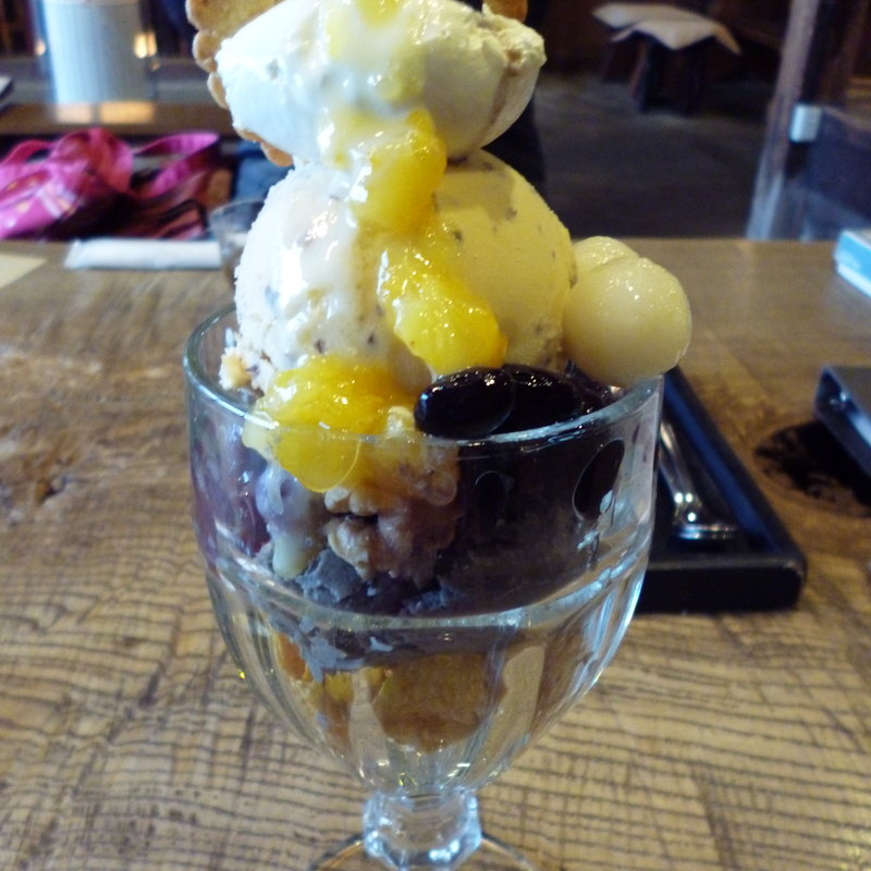 黒豆と黒ゴマのパフェ(三宅商店)