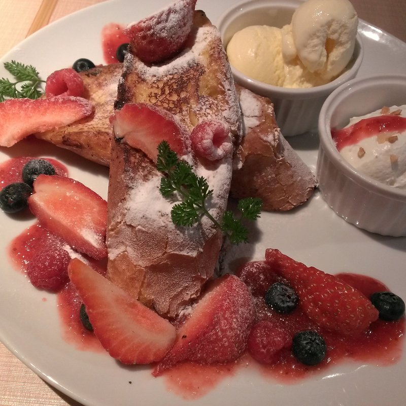 ベリーづくしのフレンチトースト(GABカフェ)