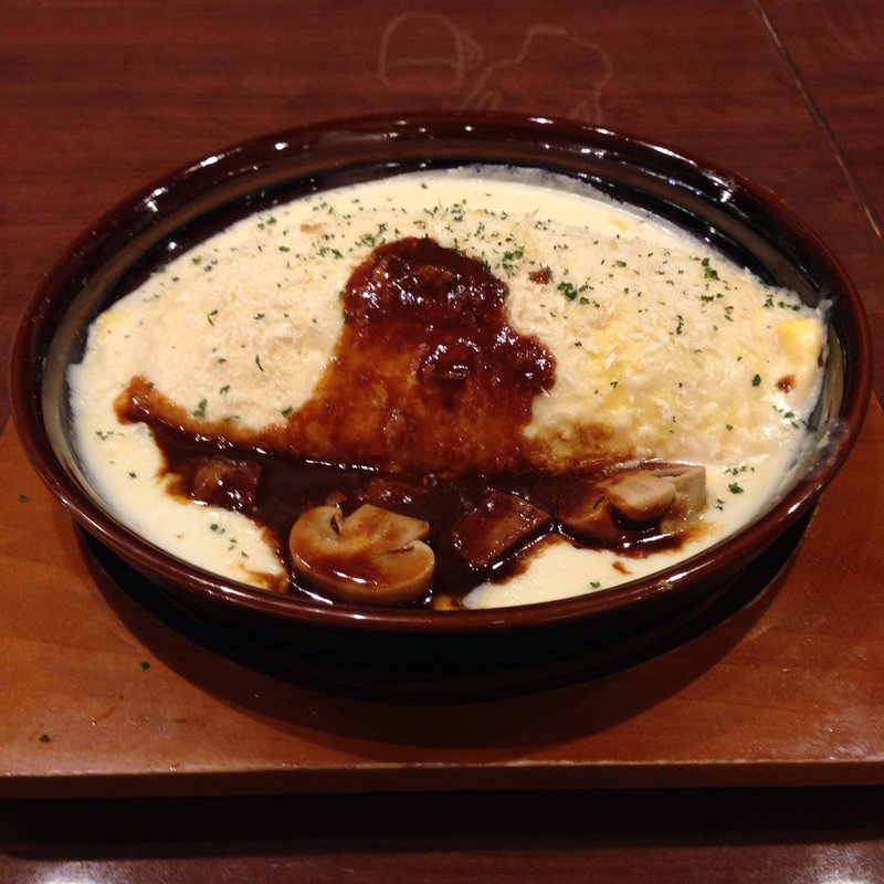 チーズインオムライスドリア ビーフとマッシュルームのデミグラスソース(オムライスの店卵と私)