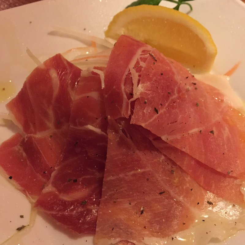 ハモン・セラーノの生ハム(とりくら )