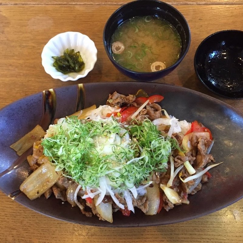 牛肉と玉ねぎのっけ丼セット(淡路ごちそう館 御食国（みけつくに）)
