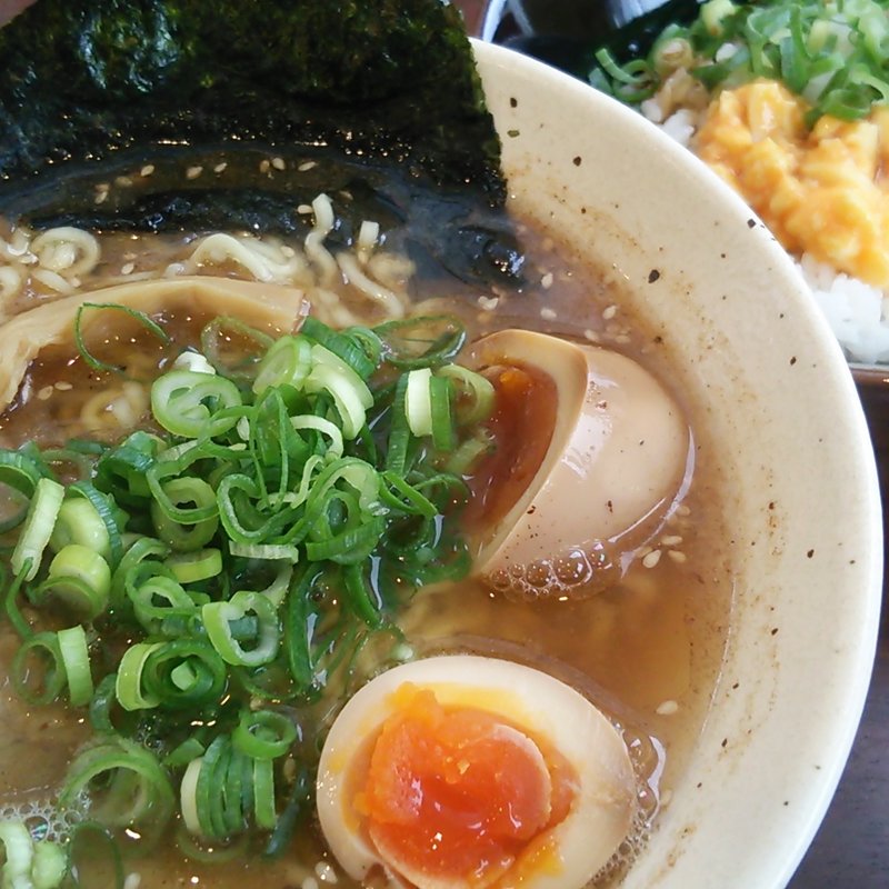 黄金の煮卵ラーメン(和だし専門店 ラーメン 一心 丸の内店)