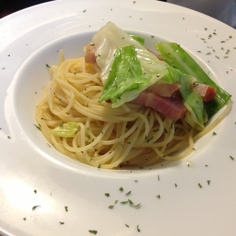 日替わりランチパスタ（キャベツとベーコンのオリーブオイル）(Pasta Piccola)
