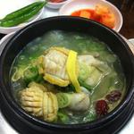 参鶏湯(アワビ入り)(論?参鶏湯(ノニョンサムゲタン))