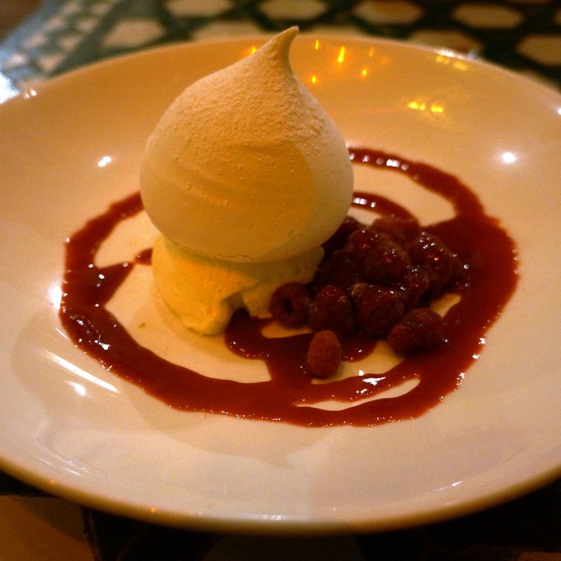 Raspberry Pavlova(Cafe Andaluz)