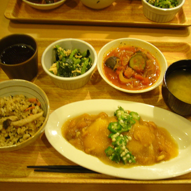 鶏肉のなめこおろし煮定食 （日替わり定食）(丸の内タニタ食堂)