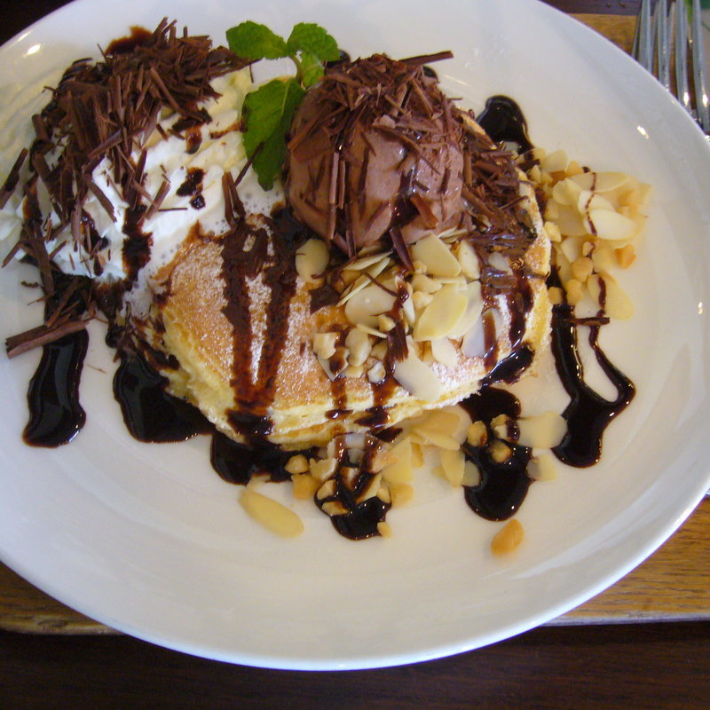 チョコレート＆マカダミアナッツパンケーキ(KUA`AINA 鎌倉店)