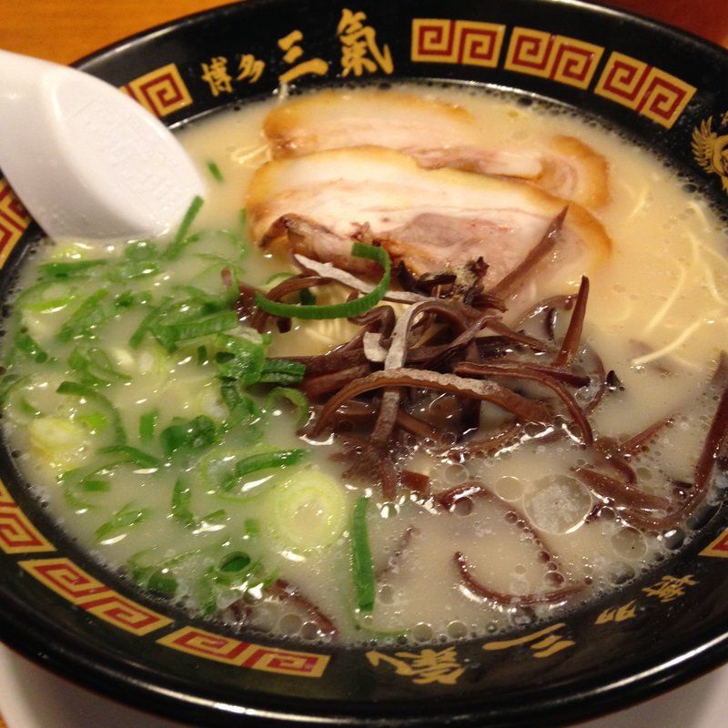 やる気ラーメン(豚骨ラーメン博多三氣 水城店)