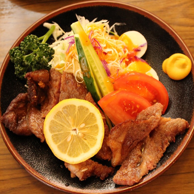 牛ロースカツ定食(お食事処さいとう)