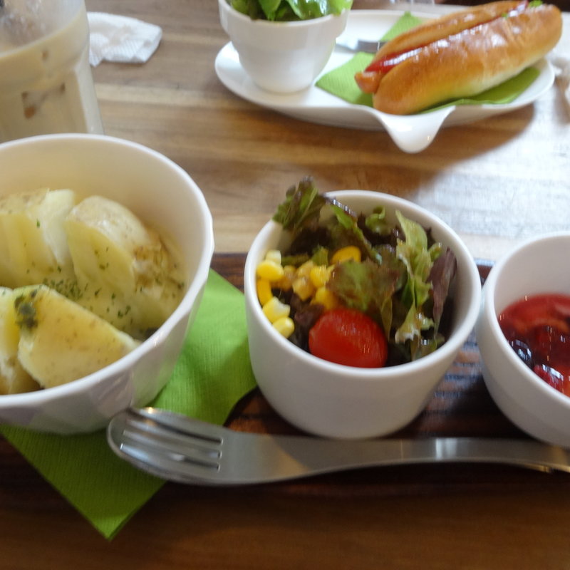 ランチセット　ベイクドポテト　チーズ＆バジルソース(COZY Cafe＋bar)