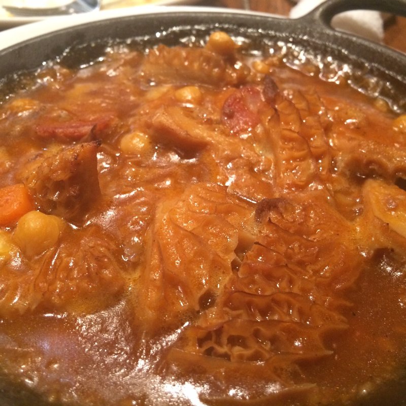 首都マドリッドの郷土料理 牛もつとお豆の煮込み(エルマタドール )